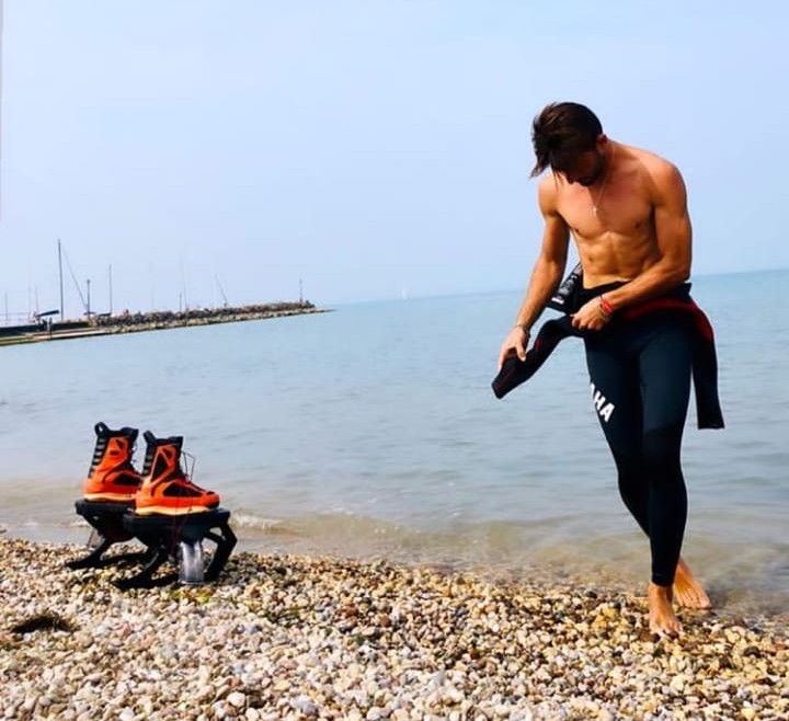 Sul Gargano si avvera il sogno di volare: ecco il flyboard